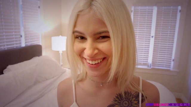 Превью Блондинка с упругой задницей ебется раком в видео от первого лица № 35670
